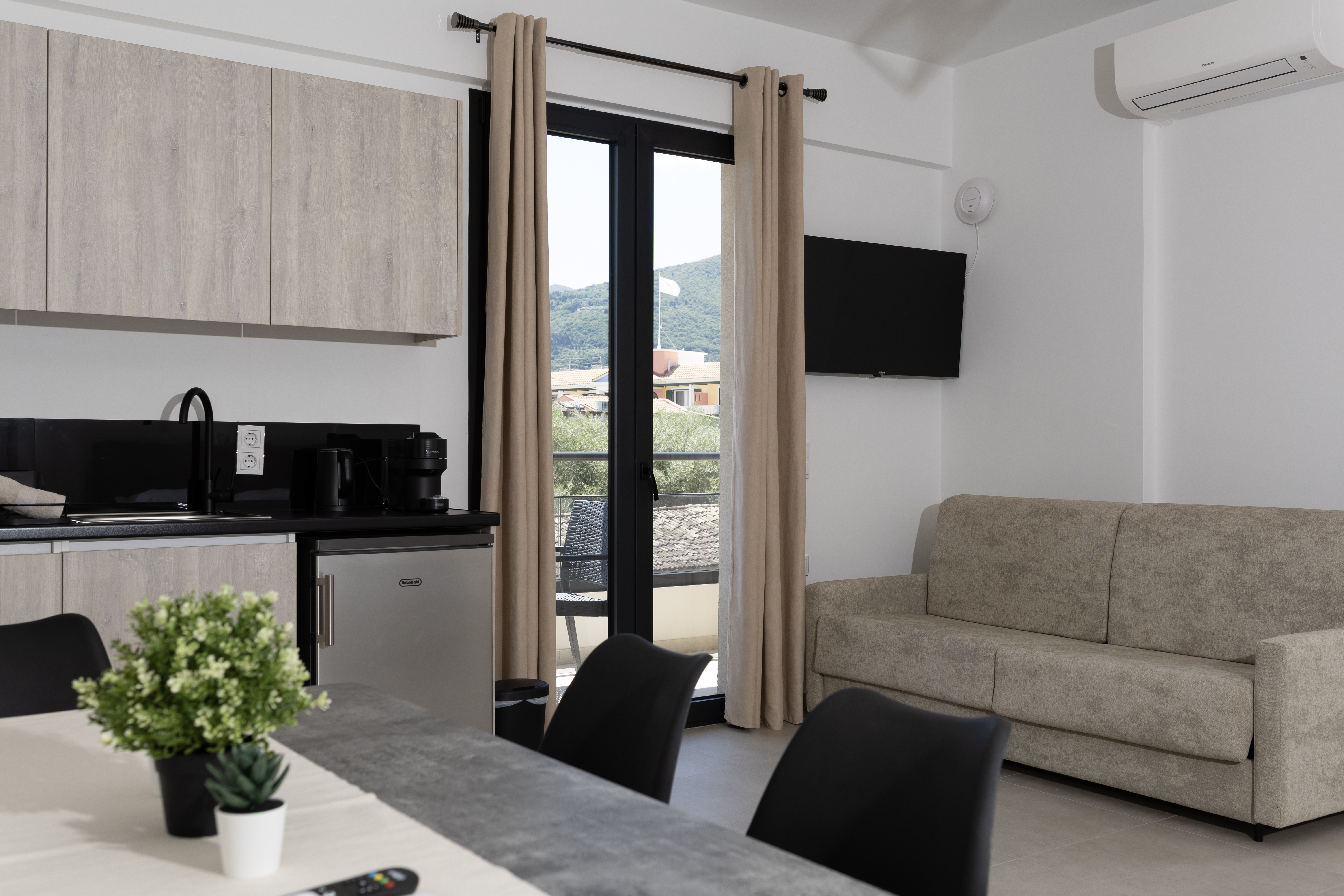 A01-Double room with a king size bed