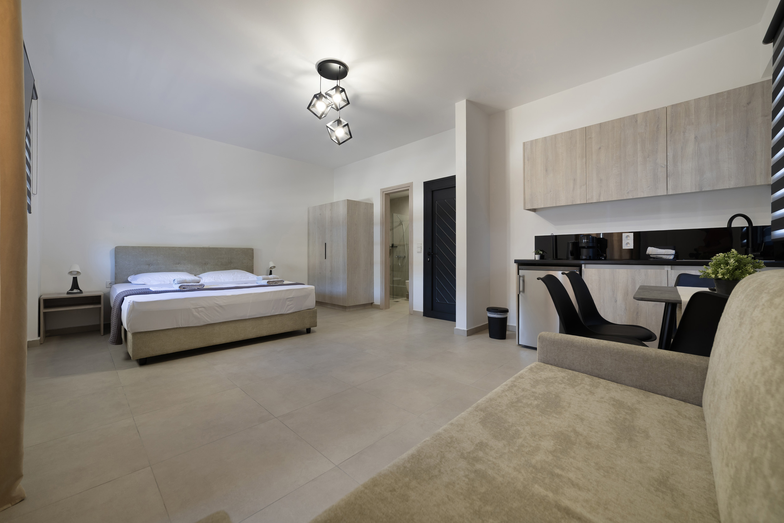 A07-Double room with a king size bed