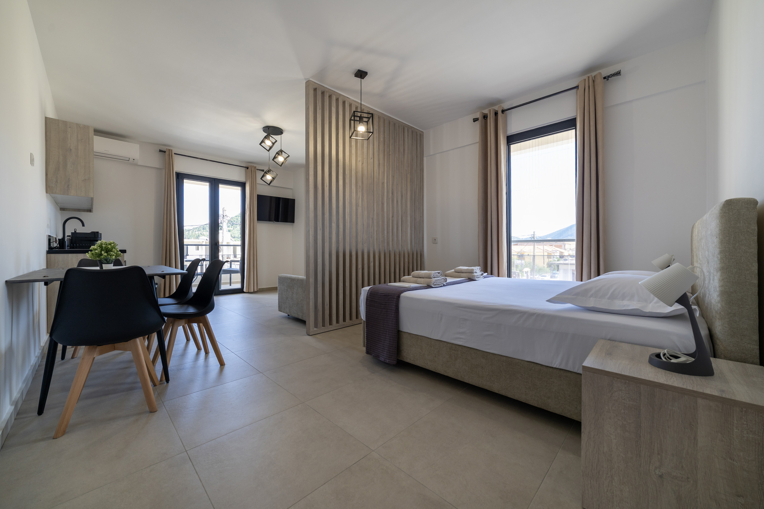 B09-Double room with a king size bed