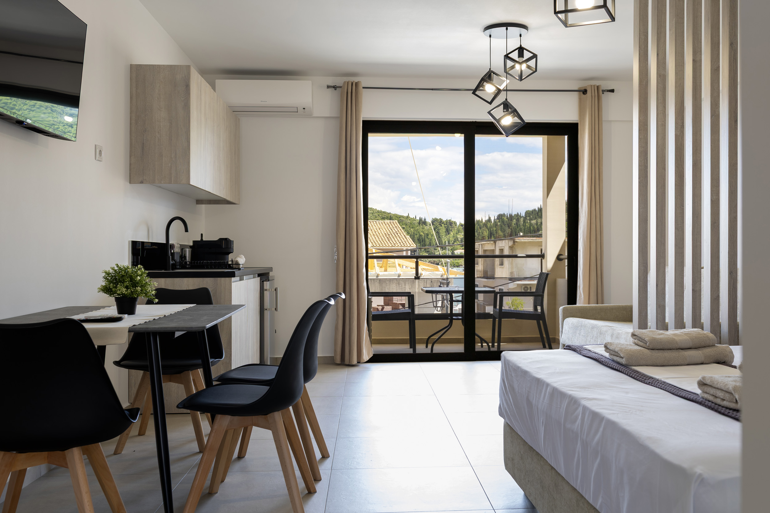 A04-Double room with a king size bed