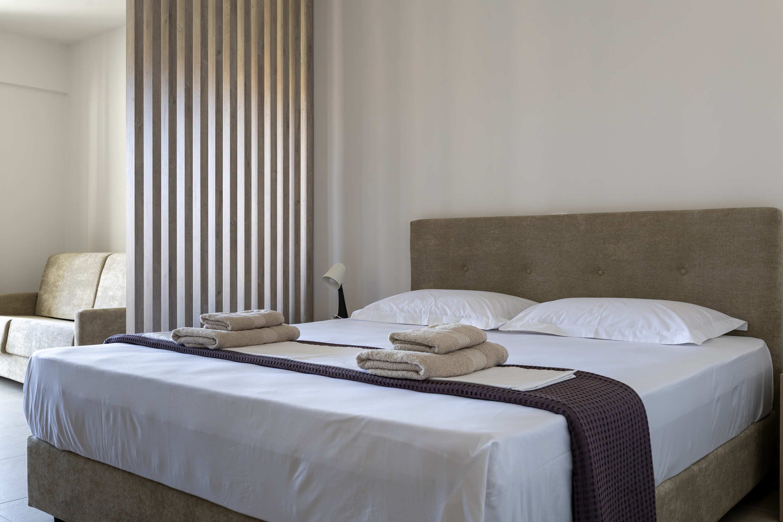 B12-Double room with a king size bed